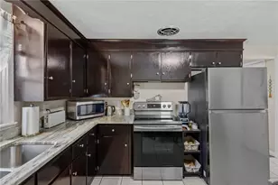 386 Mendon Ave, Pawtucket, RI 02861 - Photo 36