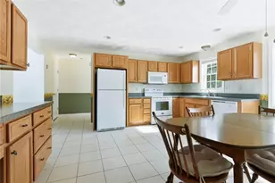 27 Hyde Ave, Pawtucket, RI 02861 - Photo 10