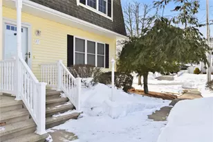 27 Hyde Ave, Pawtucket, RI 02861 - Photo 2