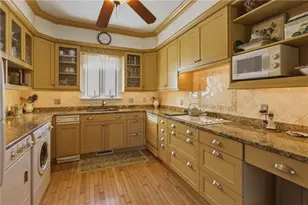 553 Bellevue Ave, Newport, RI 02840 - Photo 16