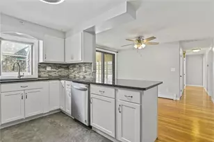 14 Winthrop St, East Providence, RI 02915 - Photo 10