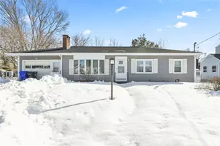 14 Winthrop St, East Providence, RI 02915 - Photo 2