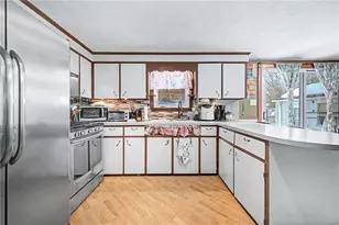 374 Thibeault Ave, Woonsocket, RI 02895 - Photo 14