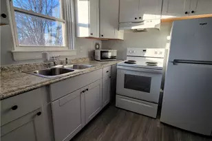 70 Carroll Ave, Newport, RI 02840 - Photo 4