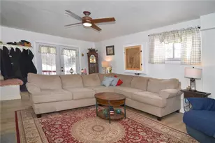 37 Gerald St, Warwick, RI 02886 - Photo 2