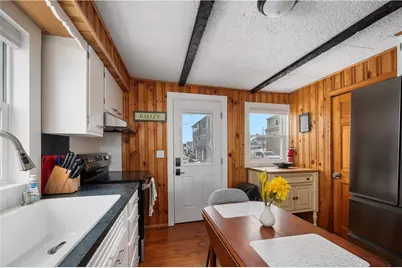 28 Glenwood Avenue, Narragansett, RI 02882 - Photo 14