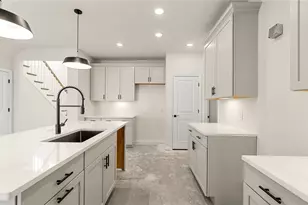 34 E Pt Dr, East Providence, RI 02916 - Photo 8