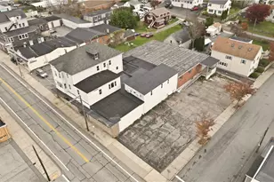 42 Main Rd, Tiverton, RI 02878 - Photo 2