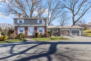 157 Sweetbriar Dr, Cranston, RI 02920 - Photo 2