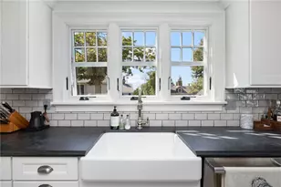 9 Anthony St, Newport, RI 02840 - Photo 14