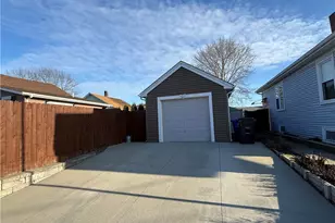 214 Grand Ave, Pawtucket, RI 02861 - Photo 4