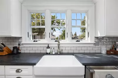 9 Anthony Street, Newport, RI 02840 - Photo 14