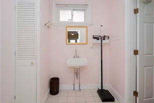 409 Broadway, Newport, RI 02840 - Photo 16