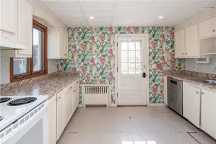 409 Broadway, Newport, RI 02840 - Photo 28