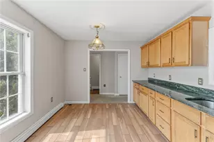 281 Swan St, Providence, RI 02905 - Photo 8