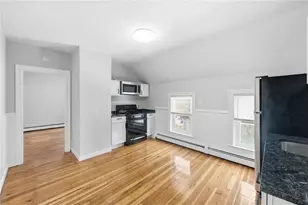 82 Hillcrest Ave, Pawtucket, RI 02860 - Photo 14