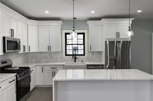 38 Ashburne St, Pawtucket, RI 02861 - Photo 2