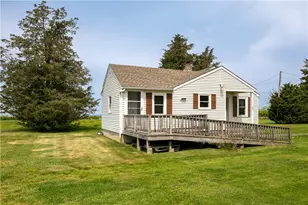 44 Paquins Ln, Portsmouth, RI 02871 - Photo 2