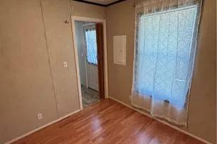 662 Forest Park Pkwy, Middletown, RI 02842 - Photo 4