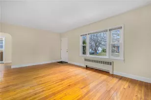 30 Toppa Blvd, Newport, RI 02840 - Photo 8