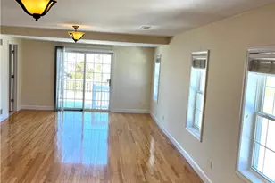 31 Garfield Ave, Bristol, RI 02806 - Photo 4