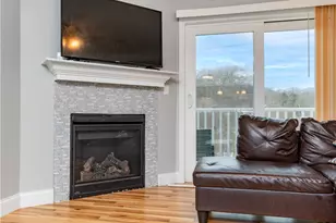 9 Gray Coach Ln, Cranston, RI 02921 - Photo 8