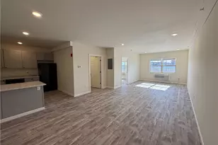 327 Pine St, Pawtucket, RI 02860 - Photo 4