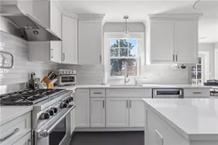 24 Hyland Ave, East Greenwich, RI 02818 - Photo 10