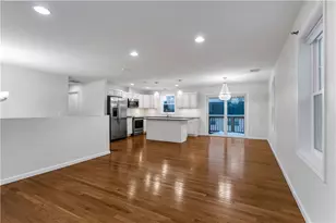 40 Burnside Ave, Woonsocket, RI 02895 - Photo 8