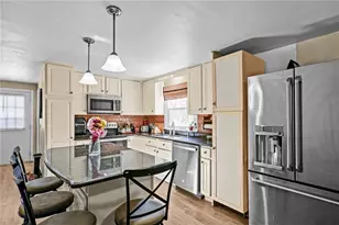 2 Marian Ln, Woonsocket, RI 02895 - Photo 16