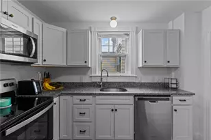 44 Bedlow Ave, Newport, RI 02840 - Photo 8