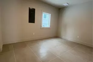 152 Colonial Rd, Providence, RI 02906 - Photo 8