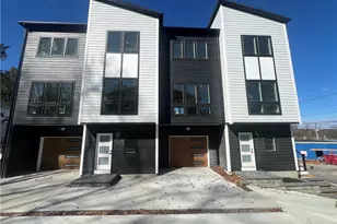 152 Colonial Rd, Providence, RI 02906 - Photo 2