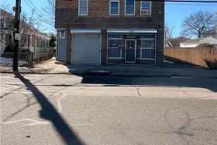 556 Admiral St, Providence, RI 02908 - Photo 1