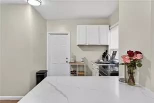 556 Admiral St, Providence, RI 02908 - Photo 10