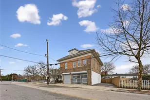 556 Admiral St, Providence, RI 02908 - Photo 1