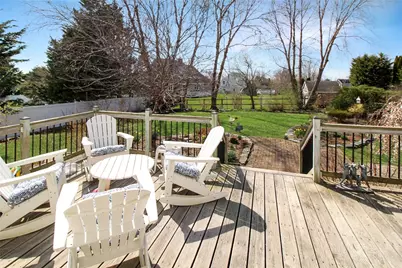 641 Middle Road, Portsmouth, RI 02871 - Photo 10