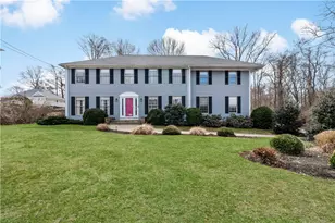 32 Starr Dr W, Narragansett, RI 02882 - Photo 1