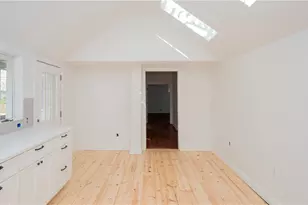 8 Pleasant St, Newport, RI 02840 - Photo 12