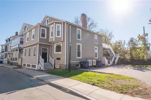 8 Pleasant St, Newport, RI 02840 - Photo 2