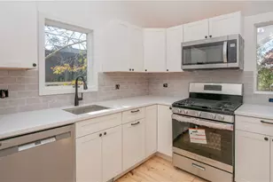 8 Pleasant St, Newport, RI 02840 - Photo 10