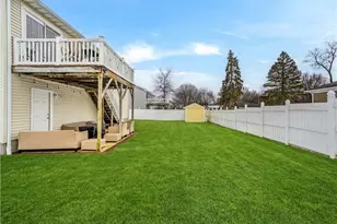 22 Terry St, North Providence, RI 02904 - Photo 4