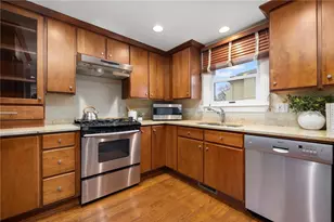 22 Miles Ave, Providence, RI 02906 - Photo 4