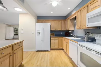 302 Chatham Circle, Warwick, RI 02886 - Photo 12