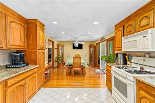 21 Hampton Ave, Warwick, RI 02889 - Photo 6