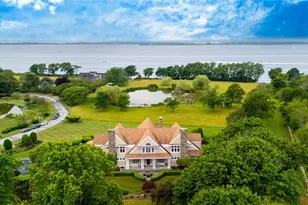 15 Courageous Cir, Bristol, RI 02809 - Photo 2