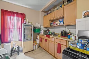 76 Slater St, Pawtucket, RI 02860 - Photo 12