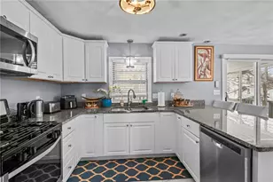 28 Halsey St, North Providence, RI 02911 - Photo 6