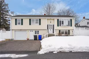 28 Halsey St, North Providence, RI 02911 - Photo 2