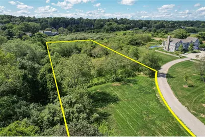 100 Summerfield Lane, Middletown, RI 02842 - Photo 2
